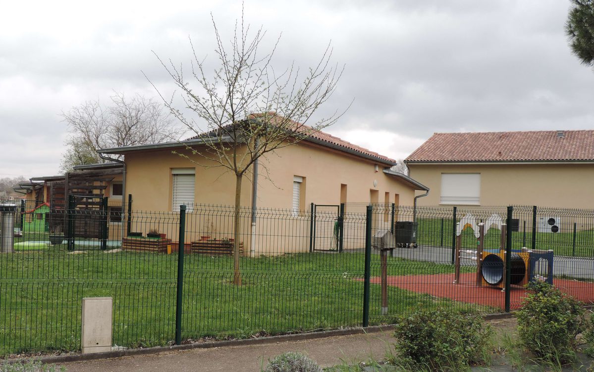 Crèche vue de l'extérieur