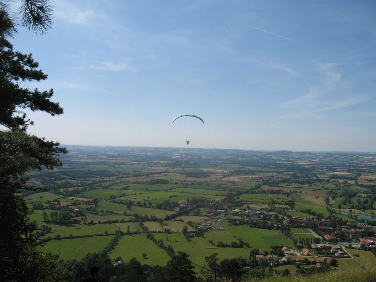 Survol d'une commune en ULM